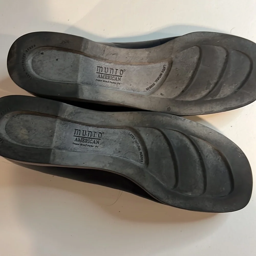 Munro Shoes Elastic Lacing Size 8.5 Narrow